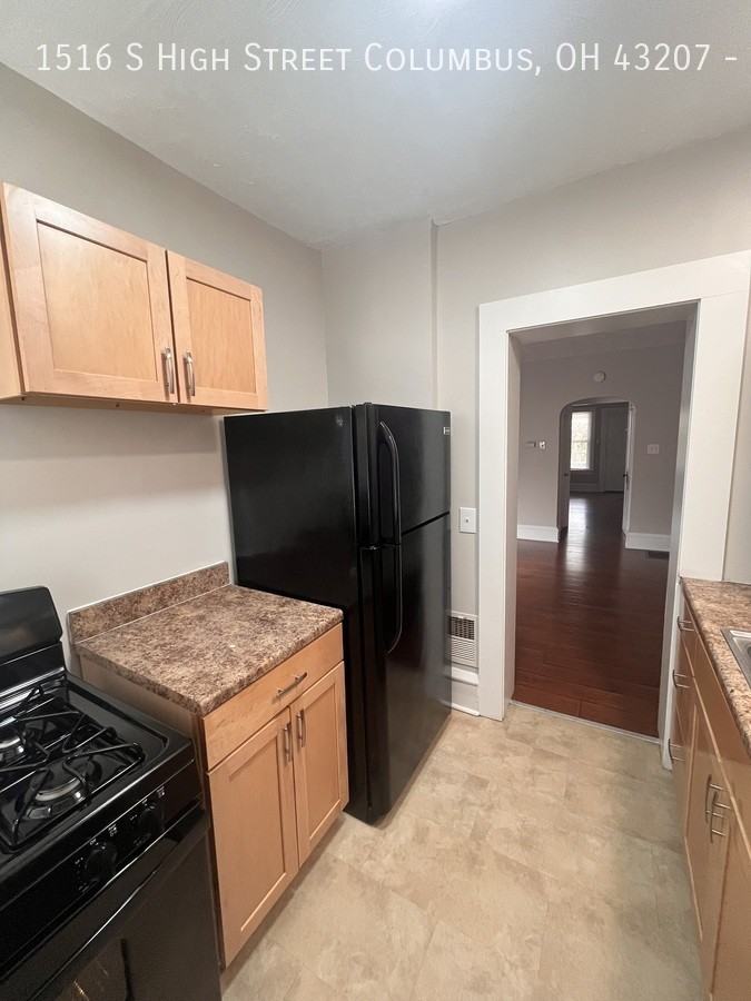 1516 S High St #1516 - Photo 3 of 13