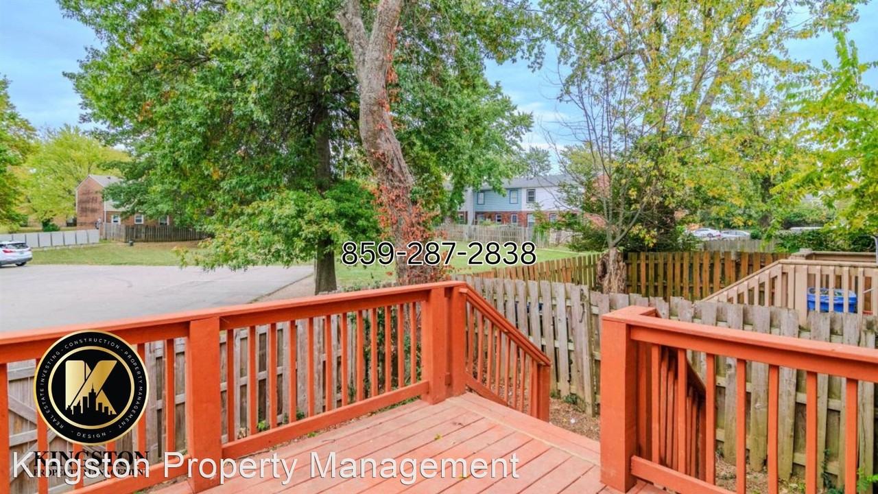 173 Hedgewood Ct - Photo 2 of 17