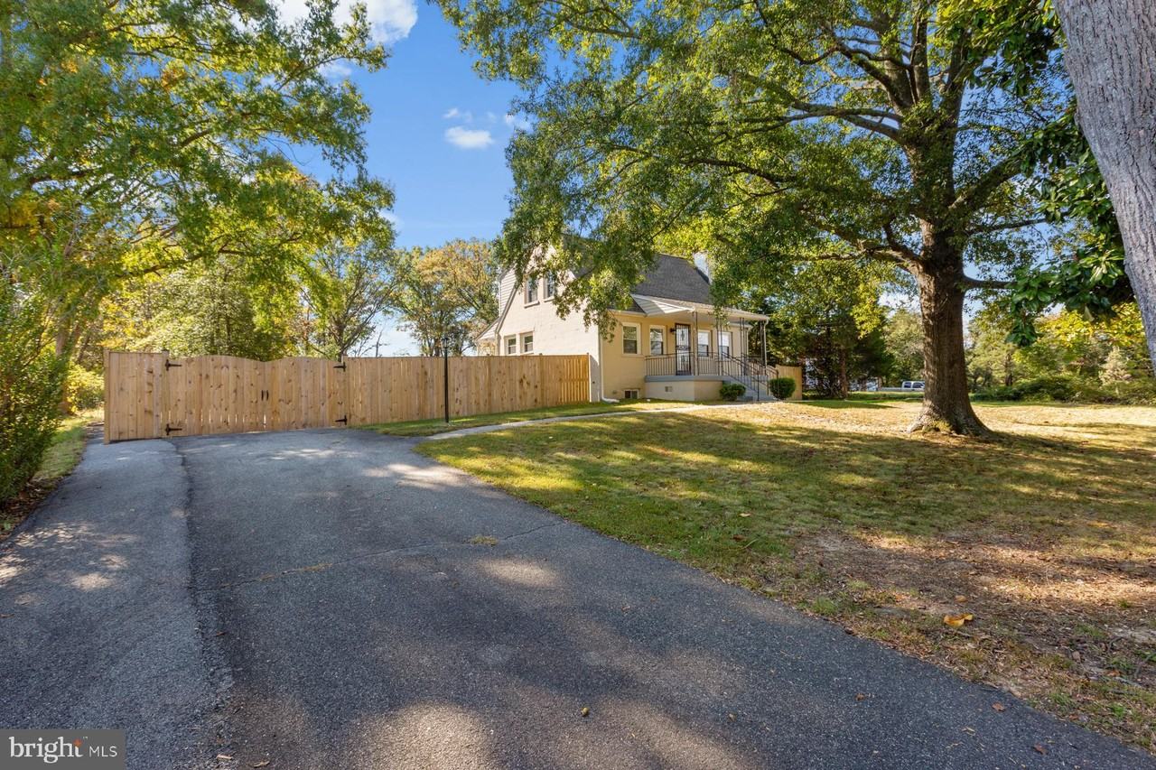 6903 Friendship Rd - Photo 3 of 50