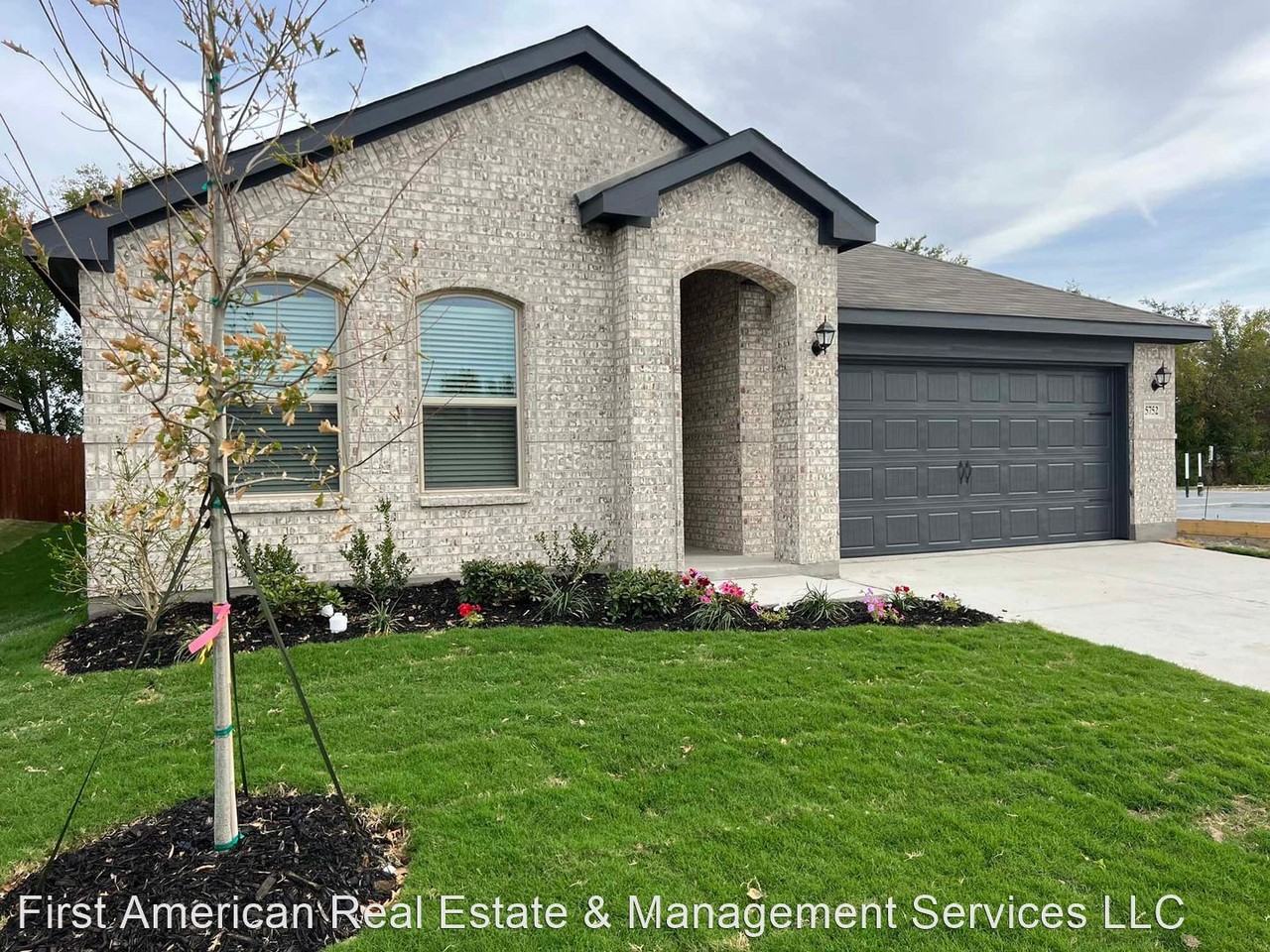 5752 Brookville Dr - Photo 2 of 27