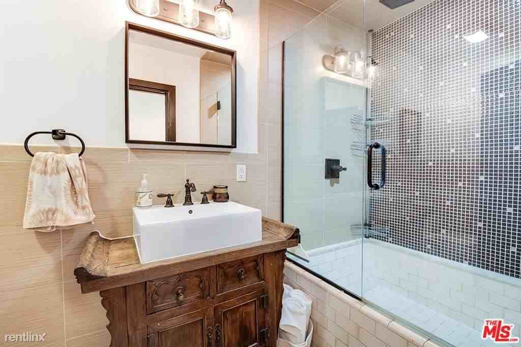 4930 Strohm Ave - Photo 2 of 10