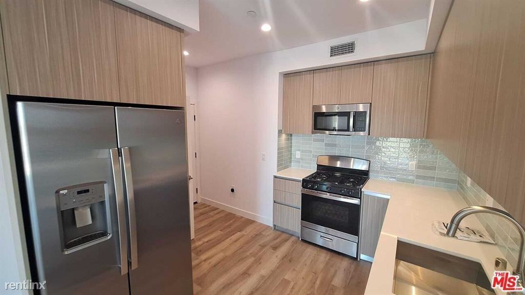 850 S La Brea Ave #402