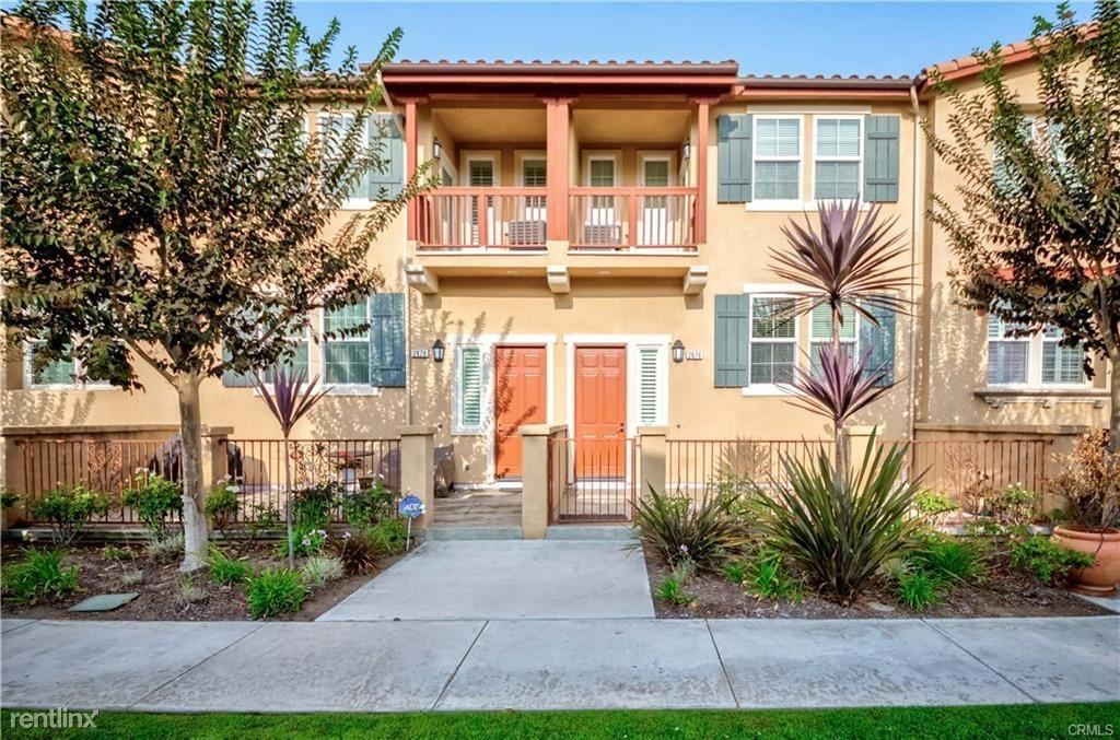 2676 Cabrillo Ave - Photo 2 of 10