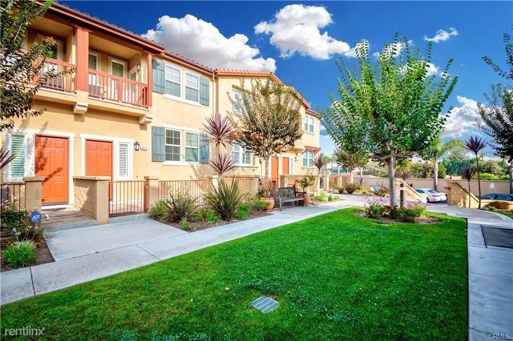 2676 Cabrillo Ave - Photo 3 of 10