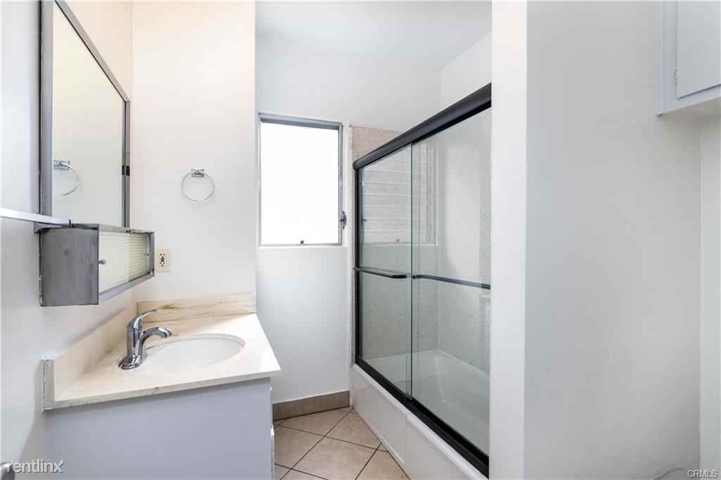 13537 Burbank Blvd #1 - Photo 2 of 7