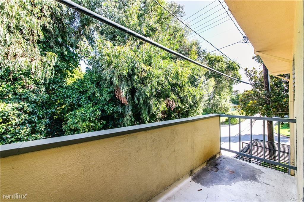 13537 Burbank Blvd #1 - Photo 3 of 7