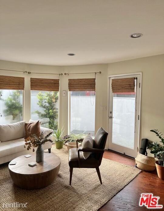 309 Venice Way - Photo 2 of 10