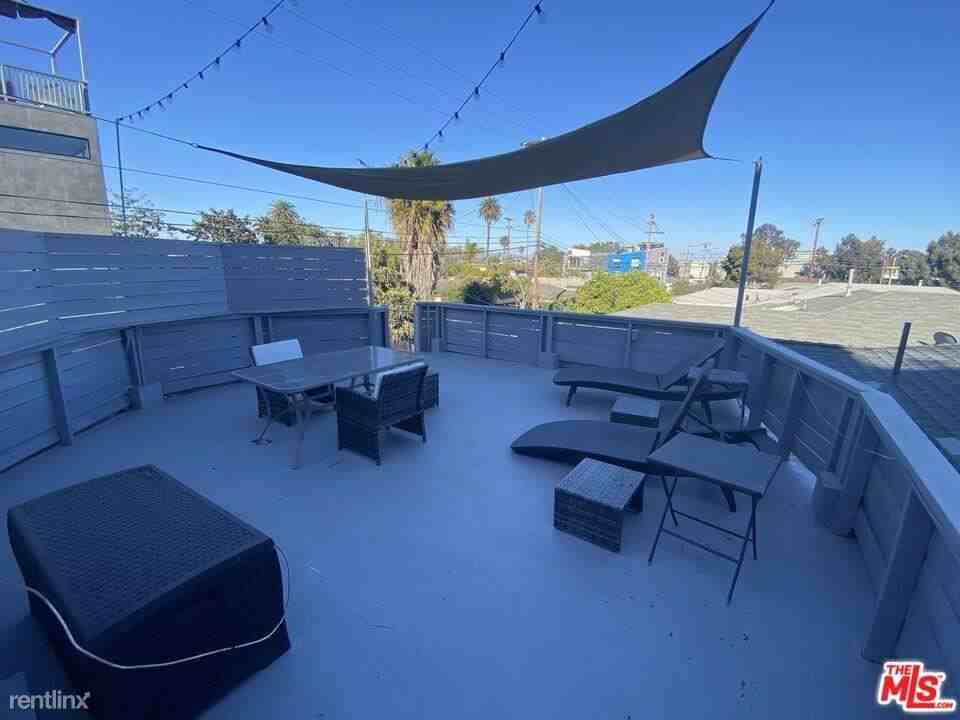 309 Venice Way - Photo 3 of 10