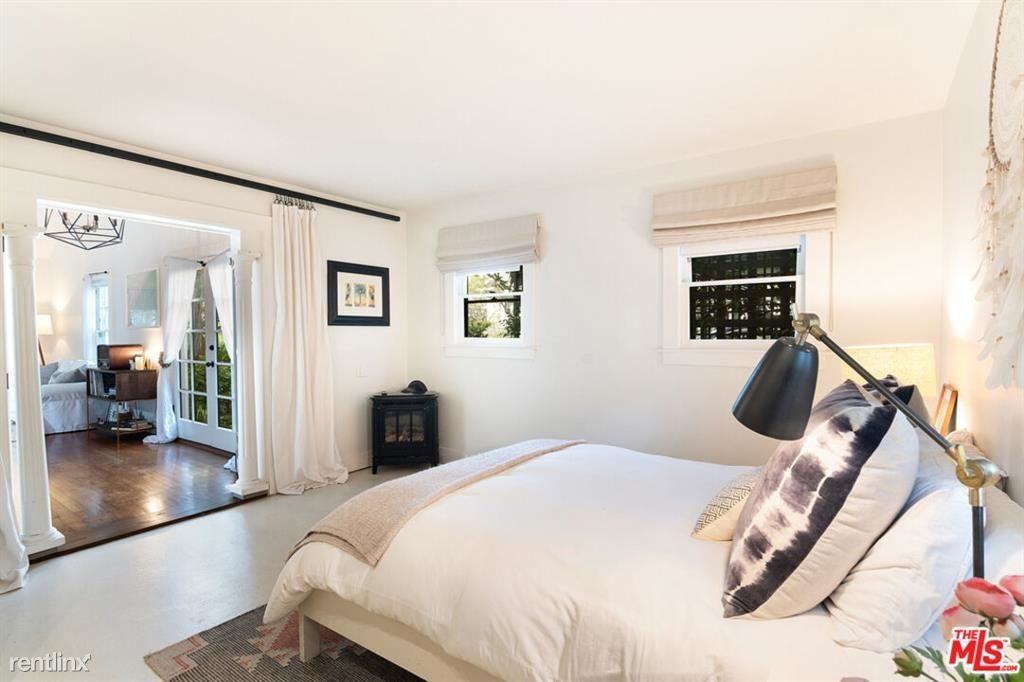 213 Pacific St - Photo 3 of 10