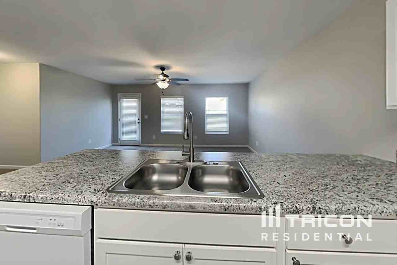 567 Scarlet Leaf Ln - Photo 3 of 11