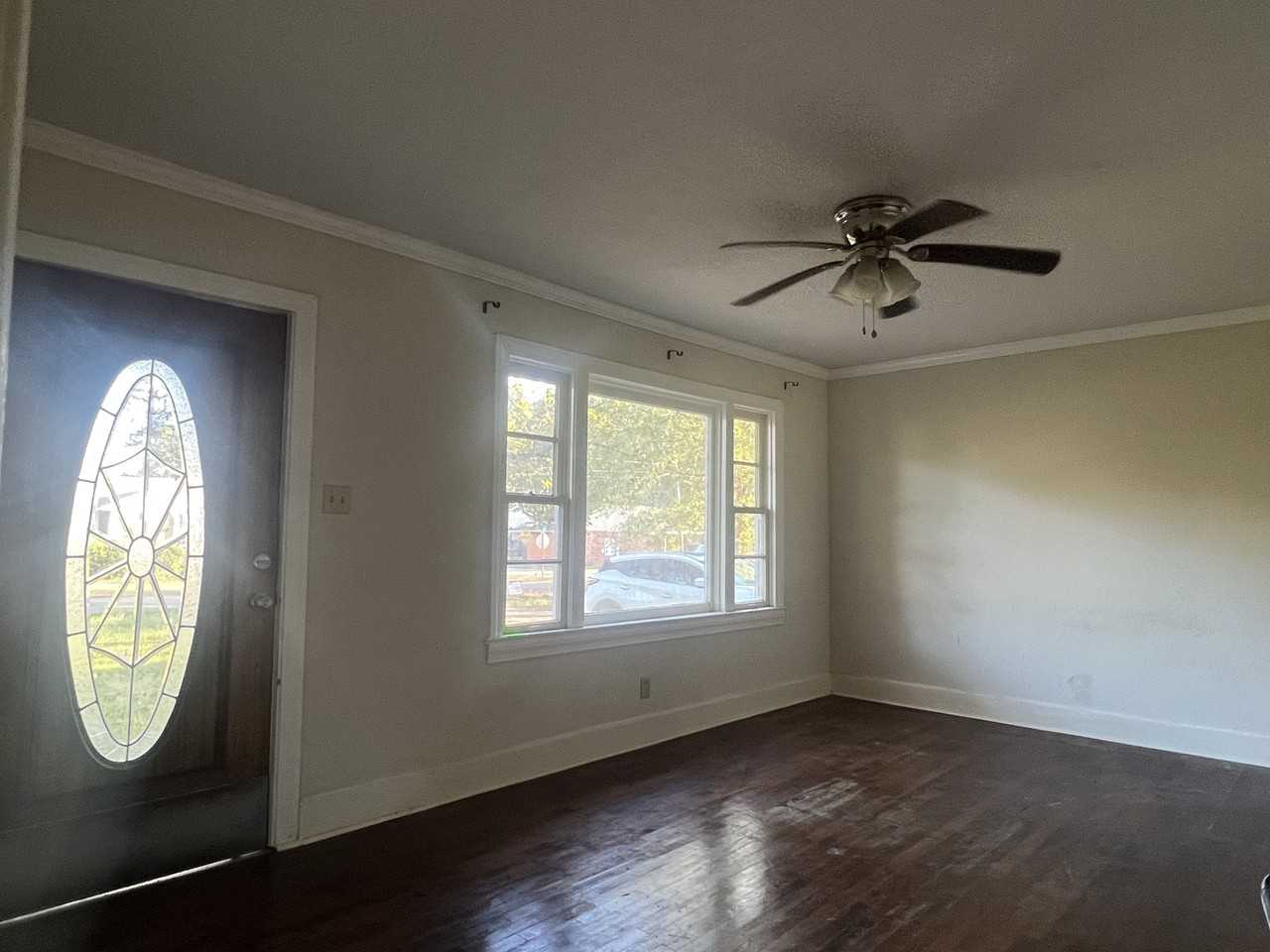 134 W Ninth Ave - Photo 2 of 4