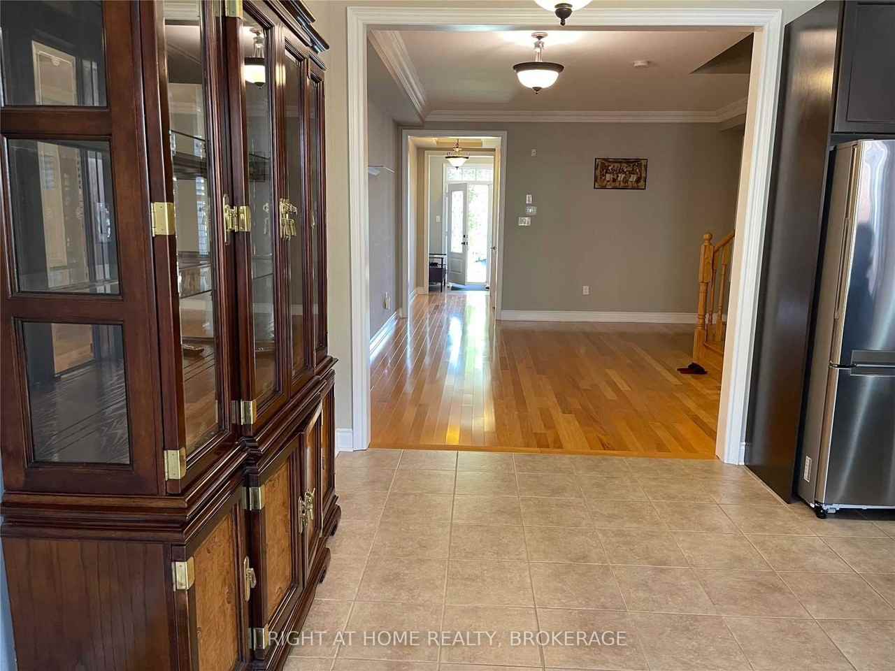 265 Wardlaw Pl - Photo 3 of 20