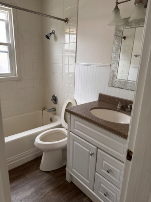 990 Quentin Rd - Photo 3 of 12