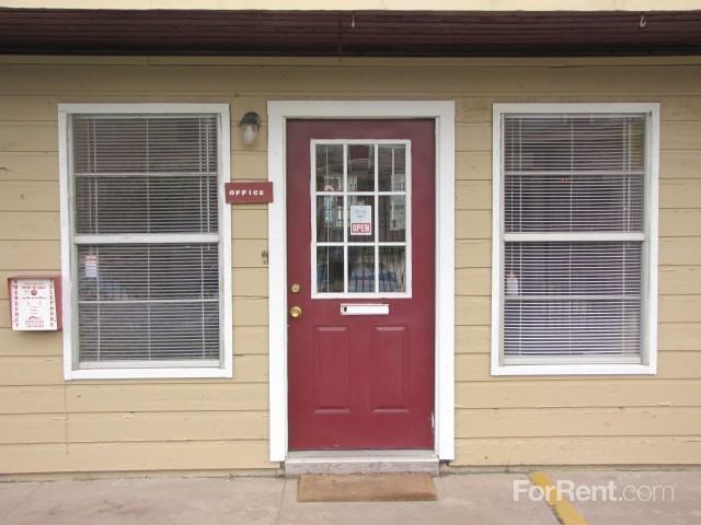 Woodlawn Apartments - Photo 3 of 5