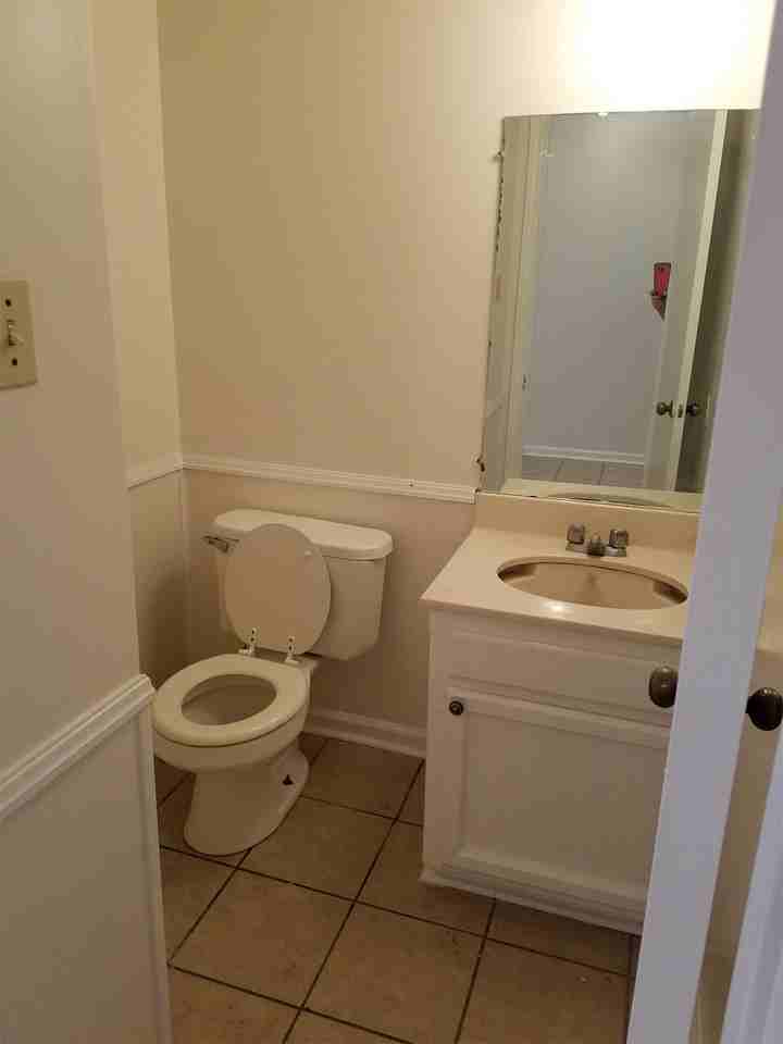 118 Oak Ridge Ave Apt C #1 - Photo 4 of 9