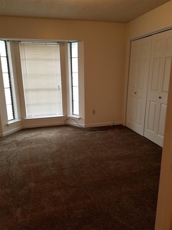 118 Oak Ridge Ave Apt C #1 - Photo 7 of 9