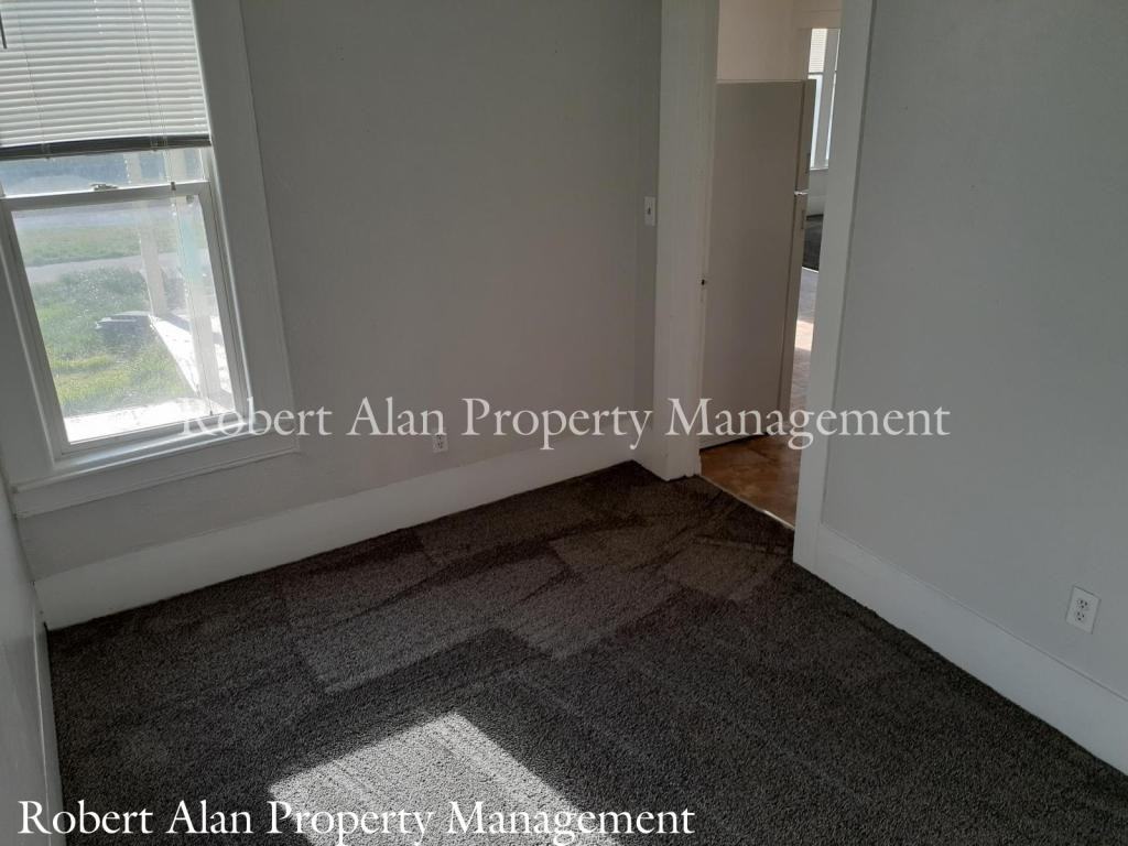 104 Se 4th St - Photo 3 of 7