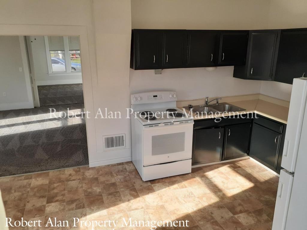 104 Se 4th St - Photo 6 of 7