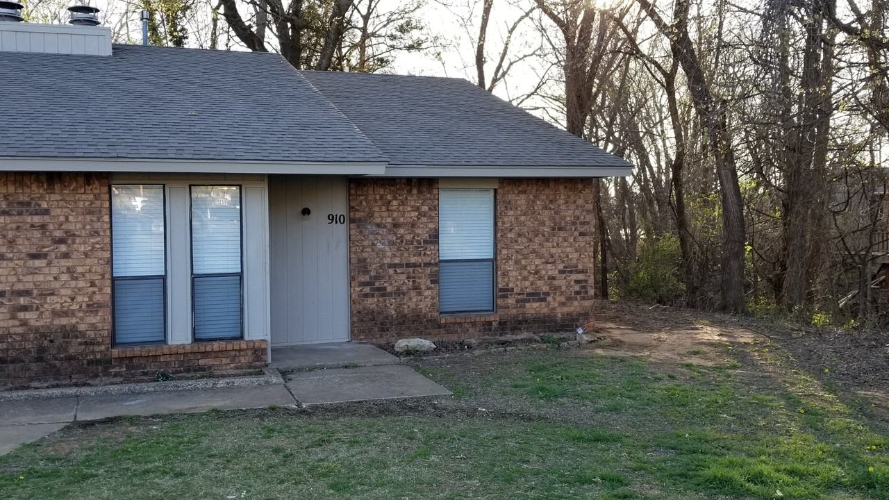 910 Acacia Cir #910 - Photo 2 of 19