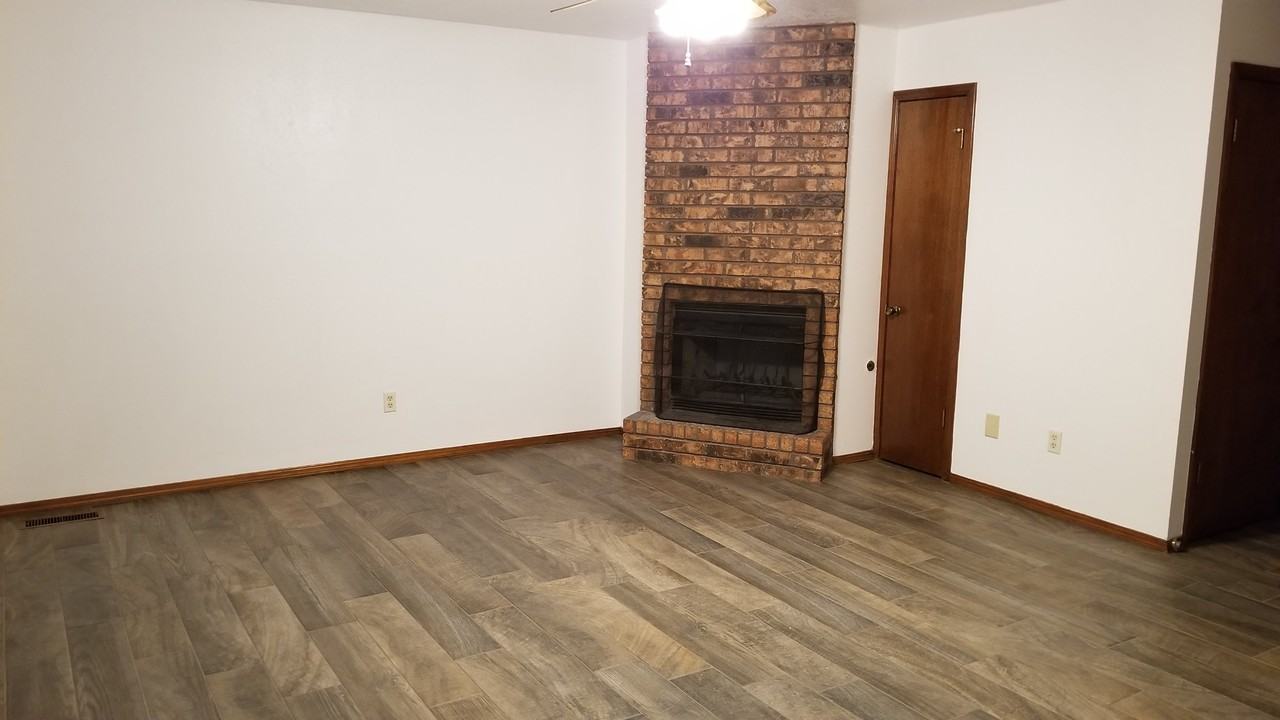 910 Acacia Cir #910 - Photo 3 of 19