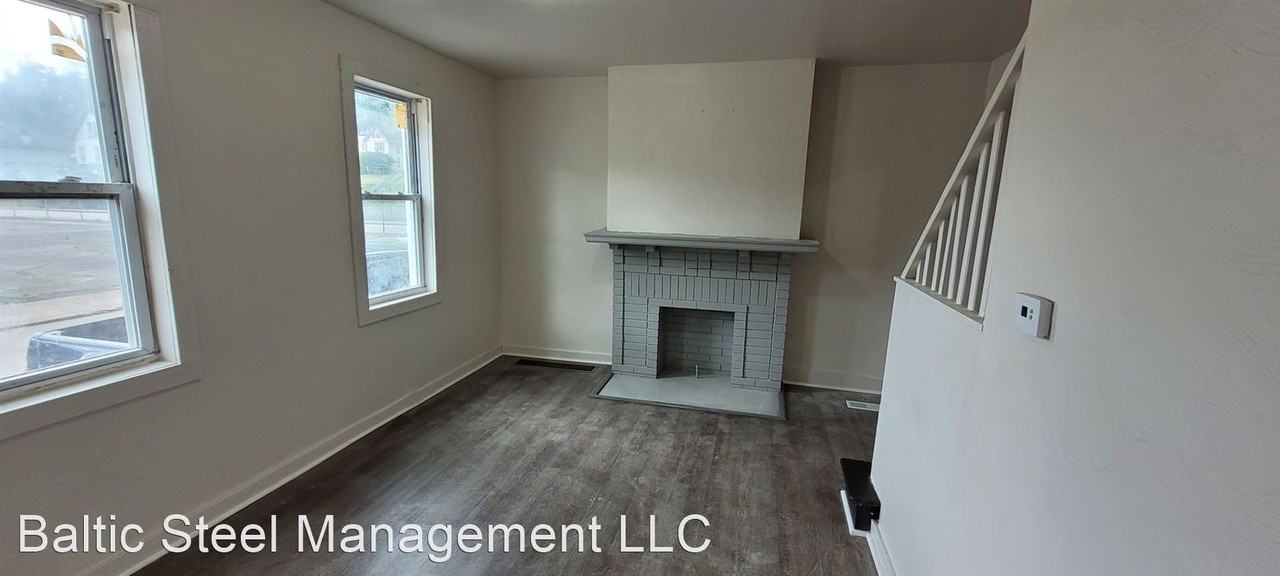 402 Line St - Photo 2 of 9