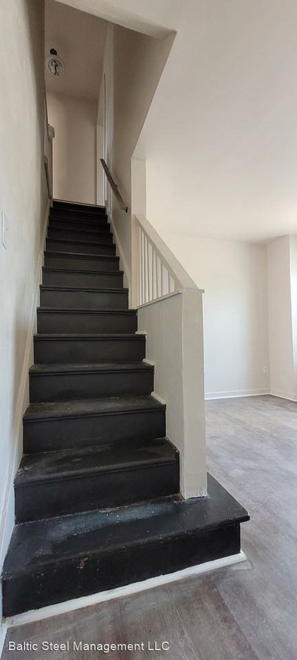 402 Line St - Photo 3 of 9