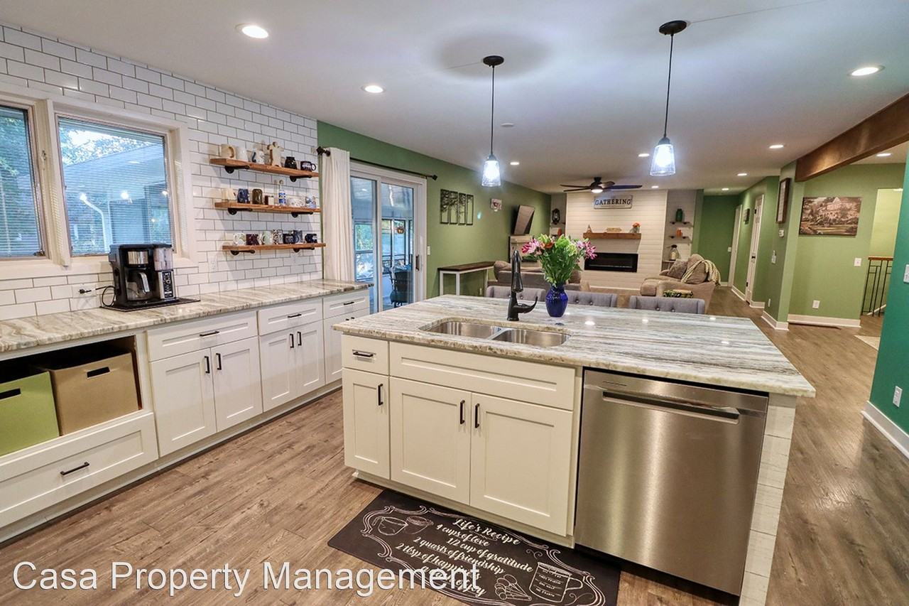 7230 N Hampton Rd - Photo 3 of 50