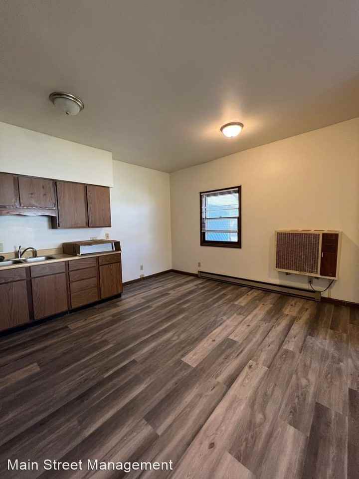 319 W. Waupaca St. - Photo 3 of 7