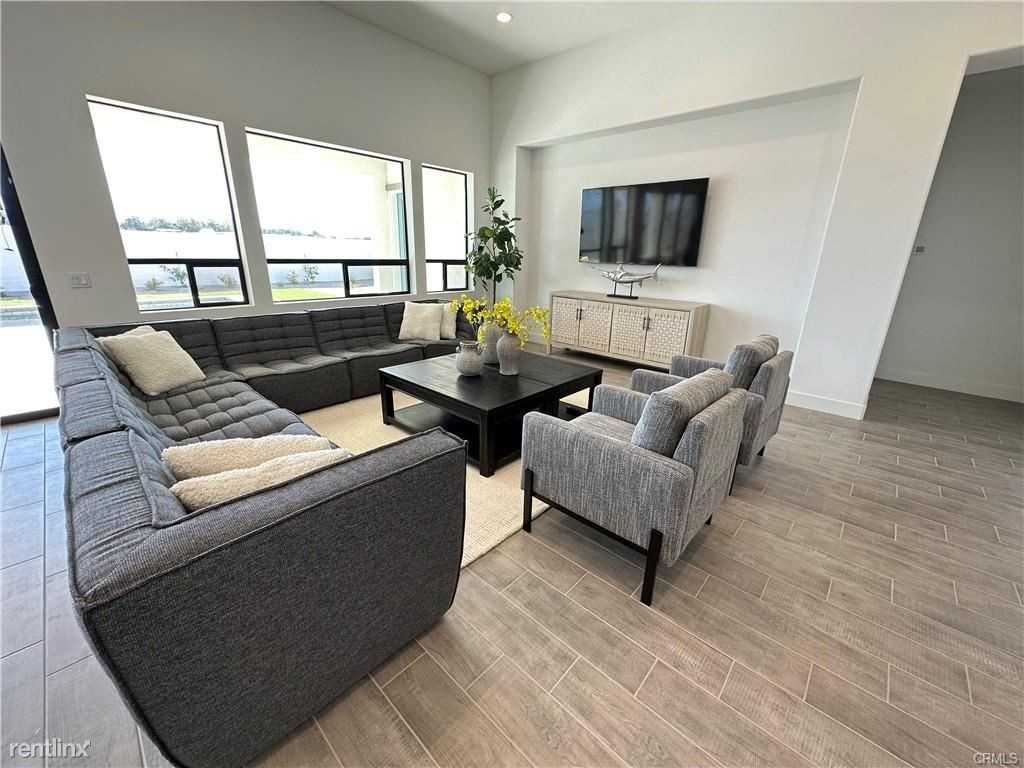 49865 Crescent Psge - Photo 3 of 10