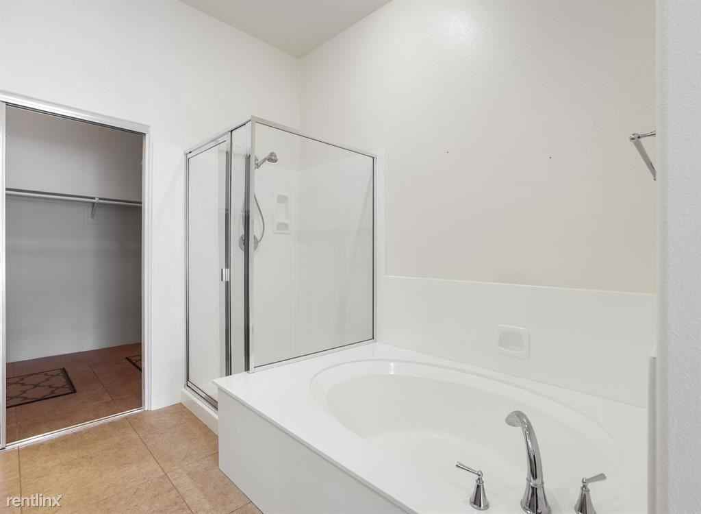 215 Kavenish Dr - Photo 2 of 10