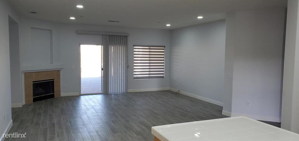 716 Summit Dr - Photo 3 of 10