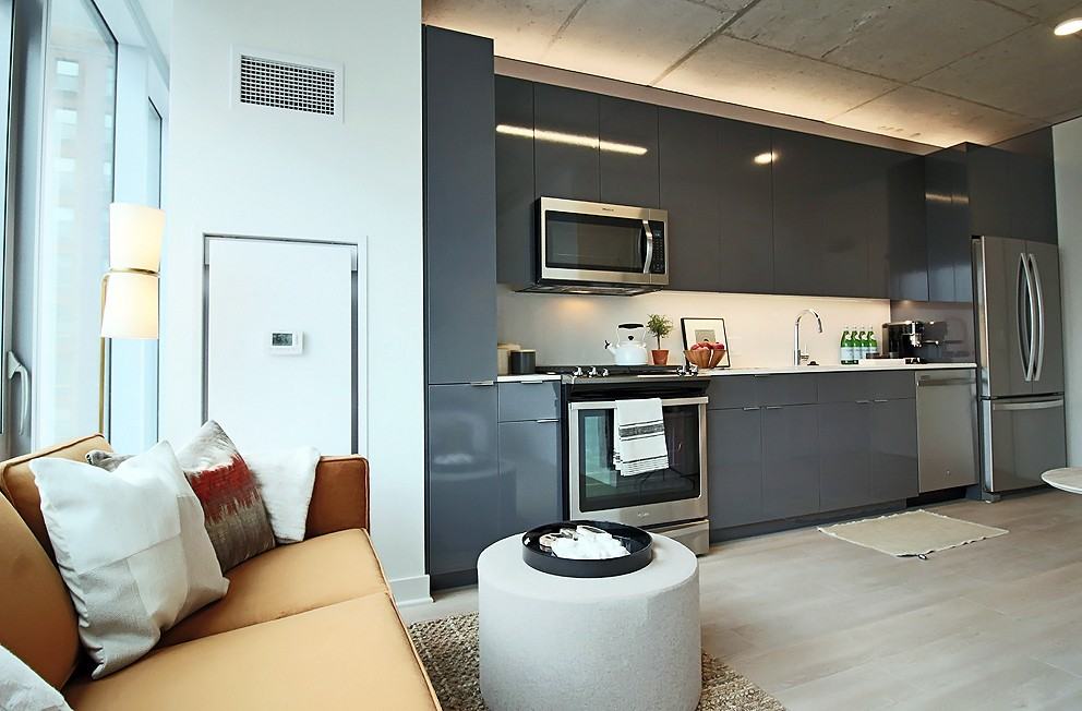 311 West Illinois Street - Photo 3 of 30