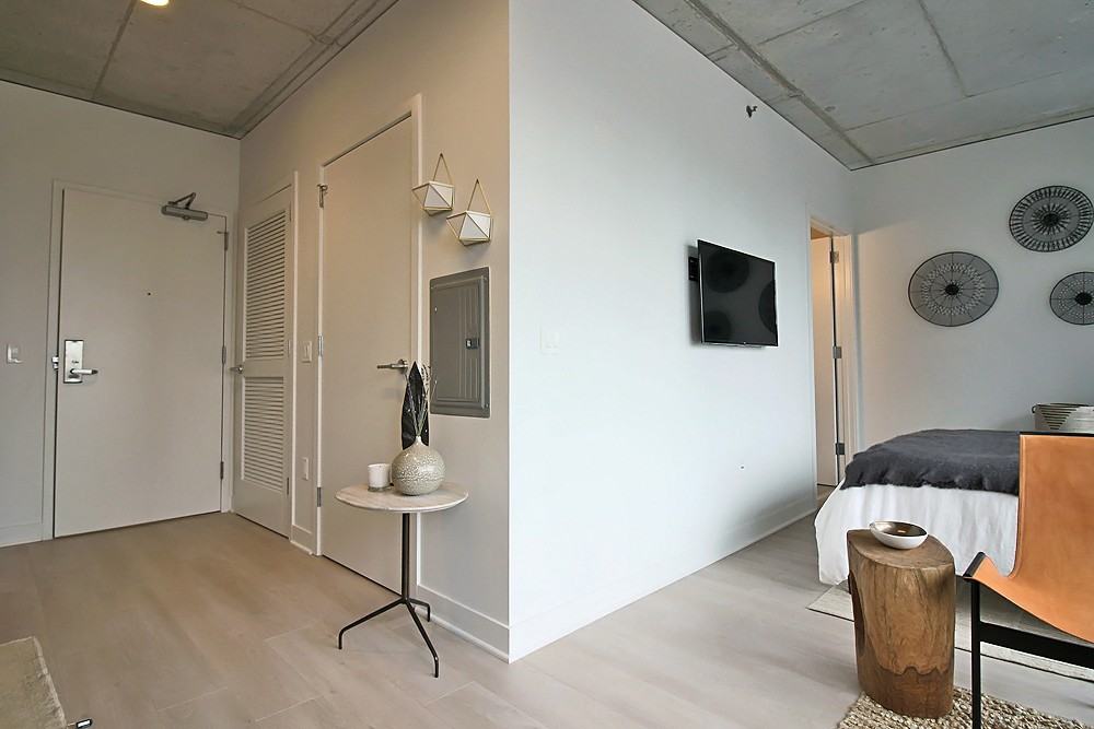 311 West Illinois Street - Photo 4 of 30