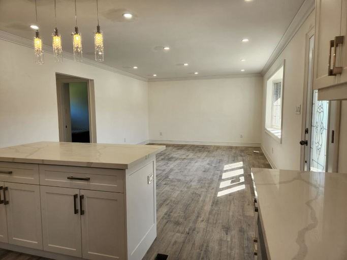 200 Hoover Cres - Photo 3 of 12