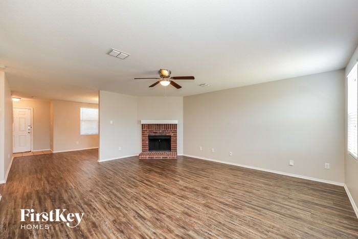 1012 Bumble Bee Dr - Photo 2 of 16