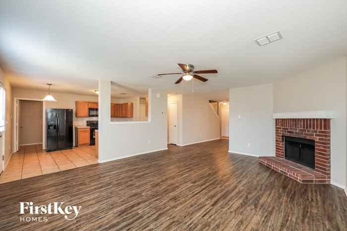 1012 Bumble Bee Dr - Photo 3 of 16