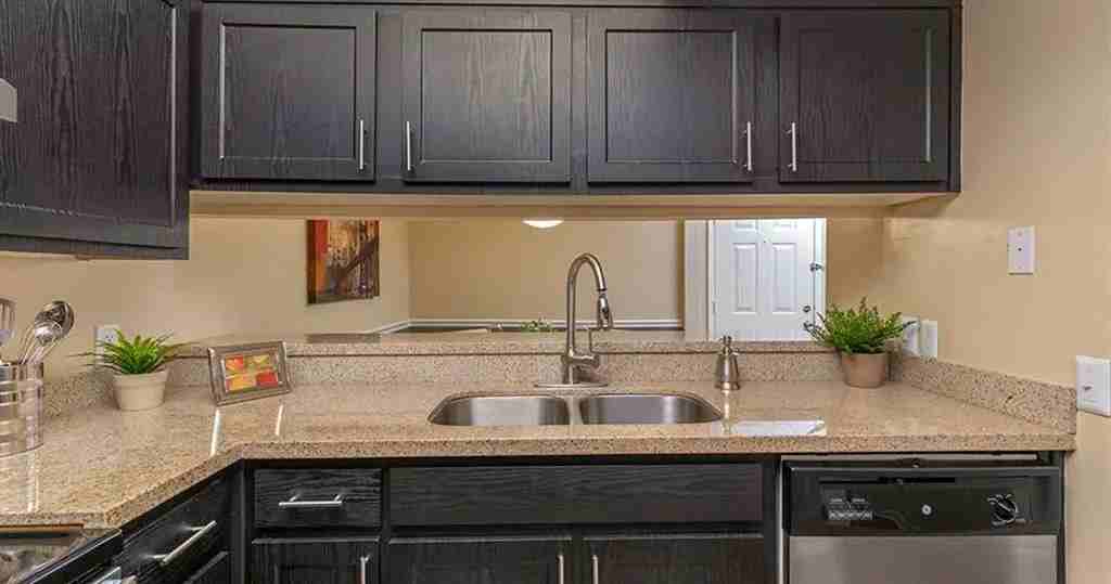 High Ridge Apartments - Photo 5 of 33