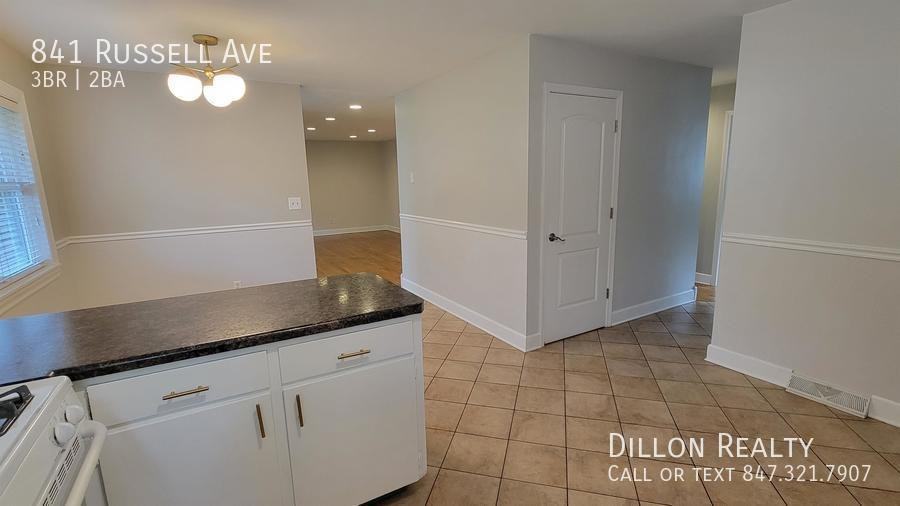 841 Russell Ave - Photo 3 of 10