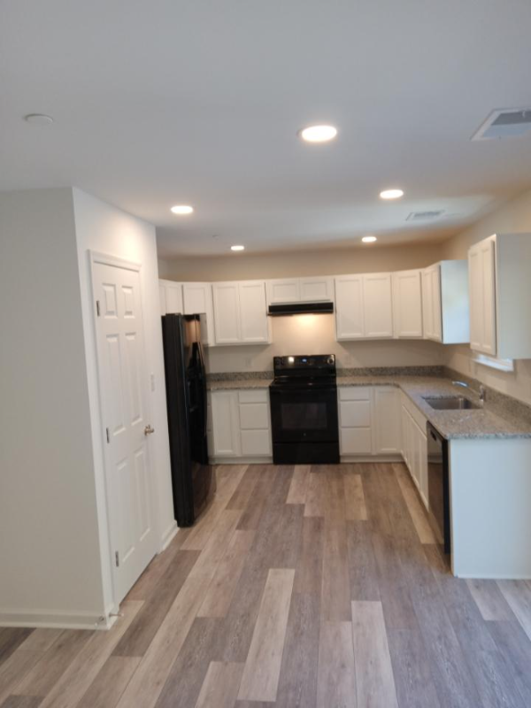 121 Cecil Rd - Photo 3 of 23