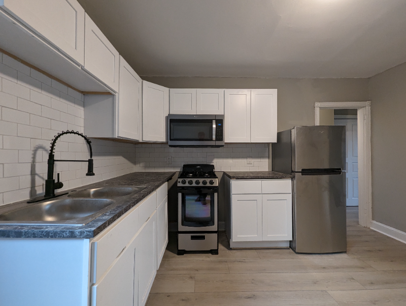 250 S 44th St #3 - Photo 4 of 11