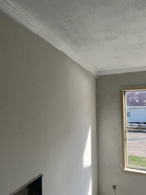 1410 Ashley Ave - Photo 4 of 15