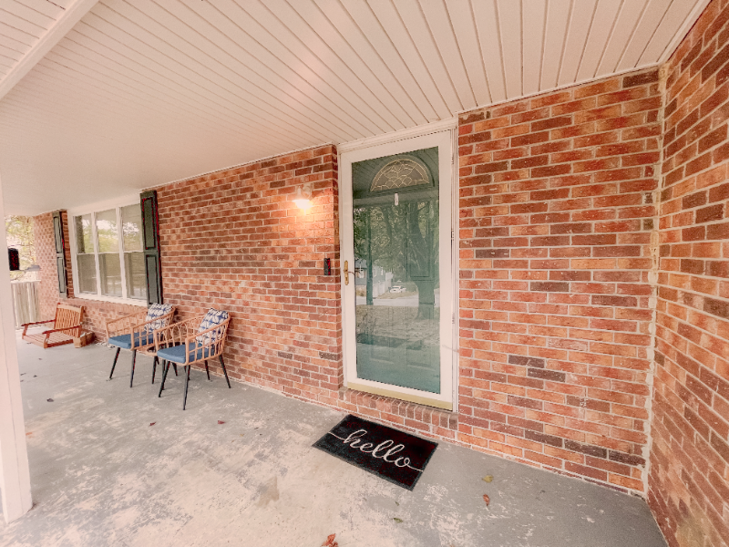 2316 Lakesite Dr - Photo 2 of 21