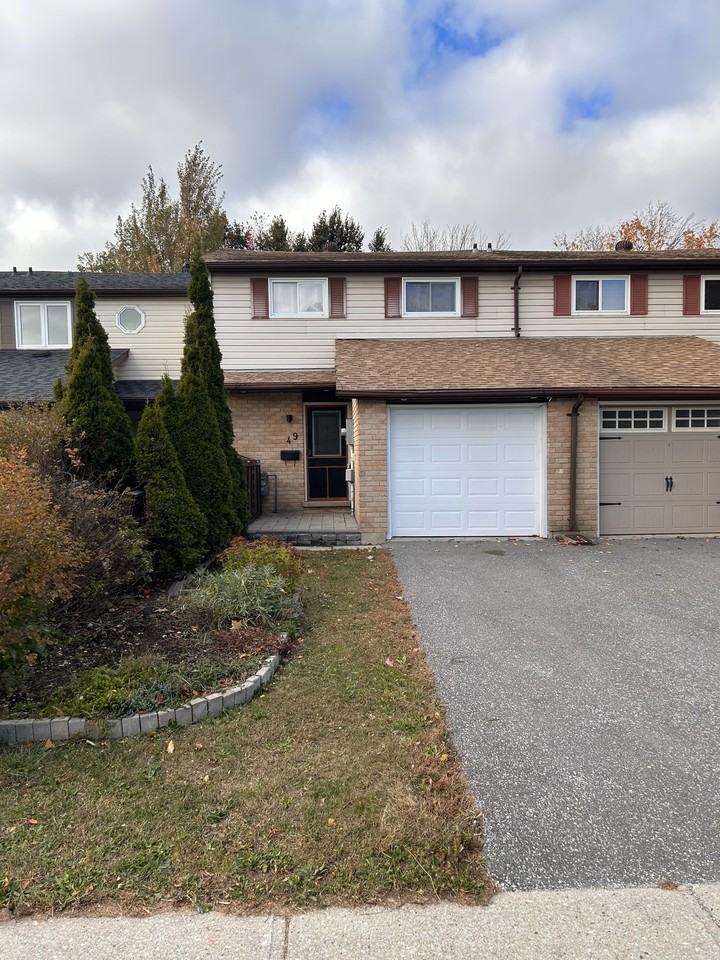 49 Barrett Crescent - Photo 2 of 24