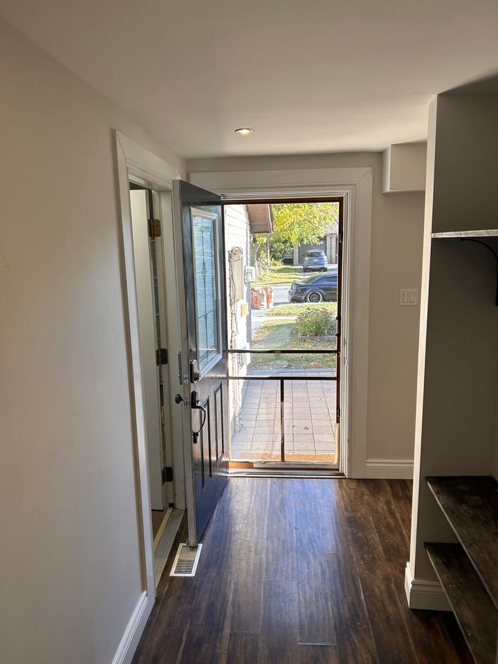 49 Barrett Crescent - Photo 3 of 24