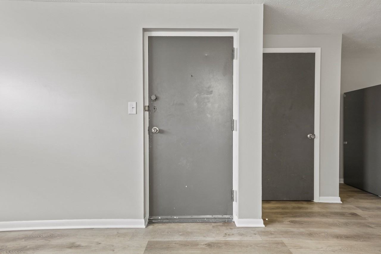 504 E Kossuth St #B - Photo 2 of 20