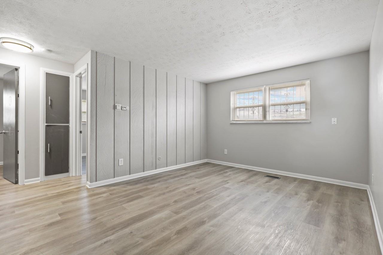 504 E Kossuth St #B - Photo 3 of 20