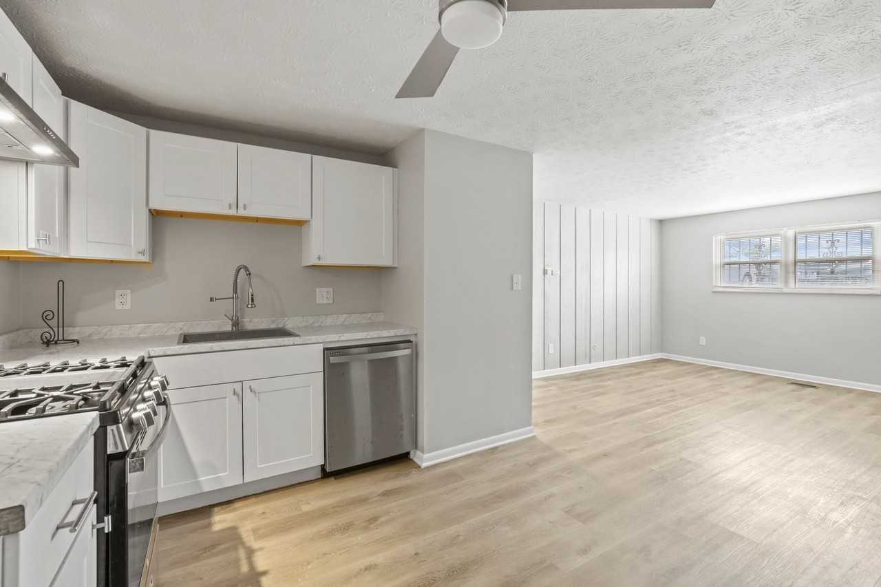 504 E Kossuth St #B - Photo 6 of 20