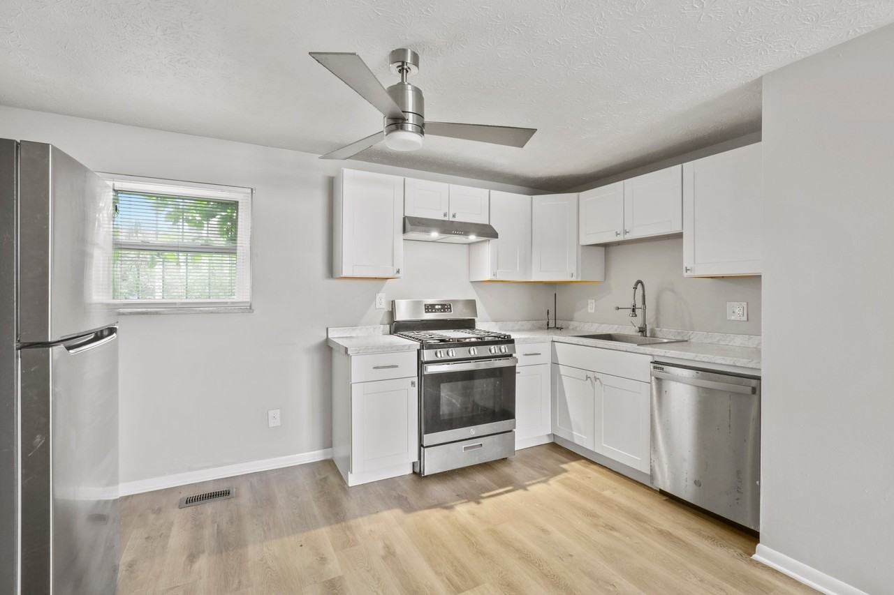 504 E Kossuth St #B - Photo 7 of 20