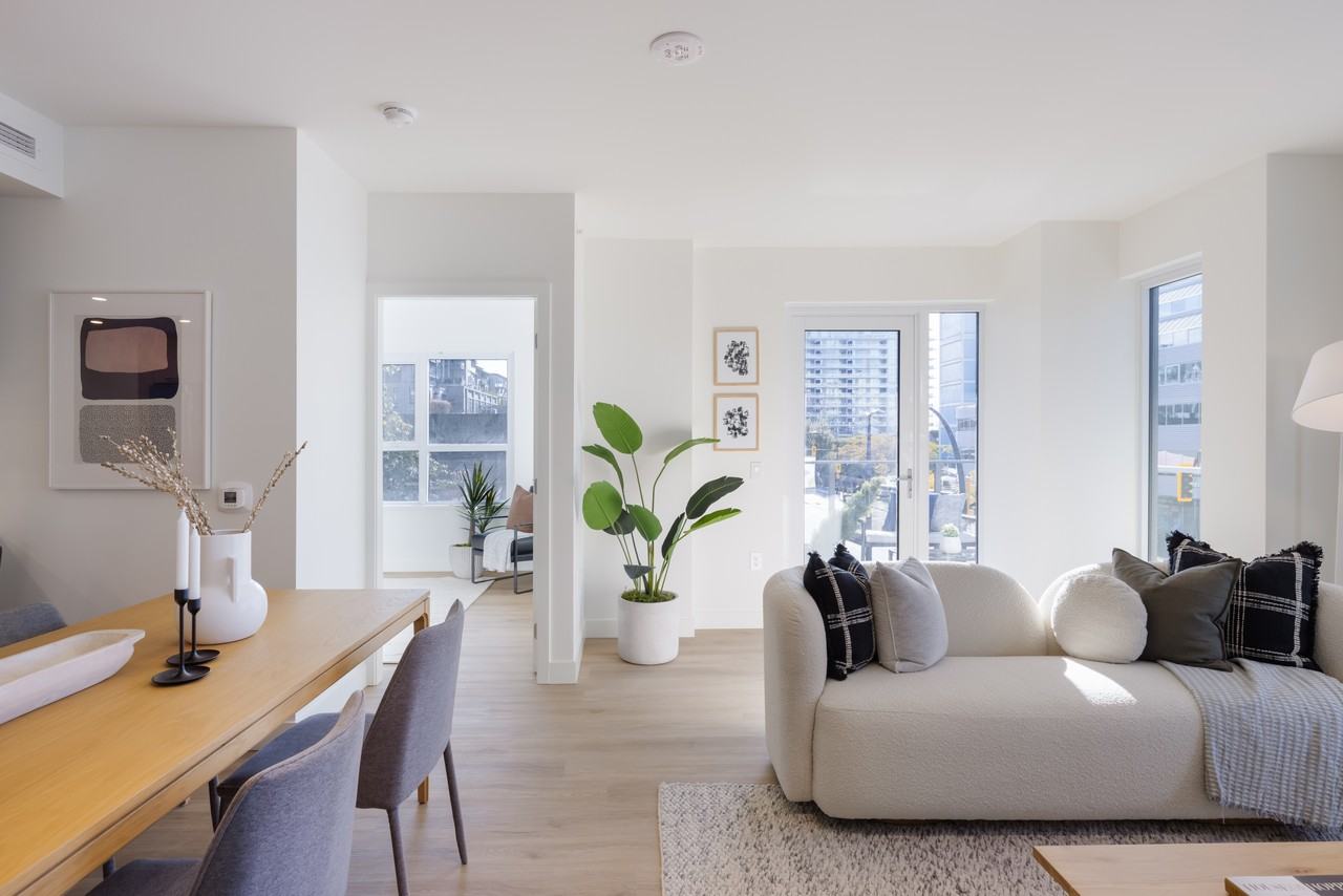 Victor Apartments 65 Chesterfield Ave, North Vancouver, BC V7M 0H2