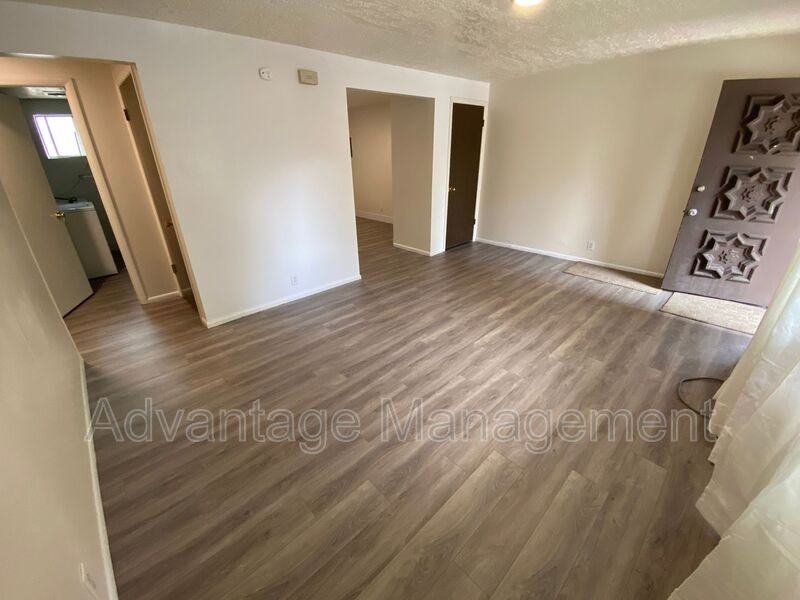 117 Starcrest Dr - Photo 3 of 7